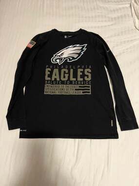 Kid’s Nike Philadelphia Eagles Salute to Service Sideline Dri-FIT Long Sleeve T-
